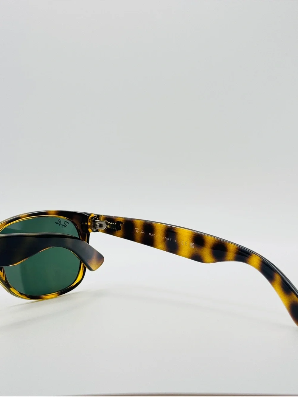 Ray-Ban RB2132 NEW WAYFARER